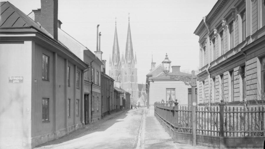 Kyrkogårdsgatan vid Åsgränd, Uppsala 1901 - 1902